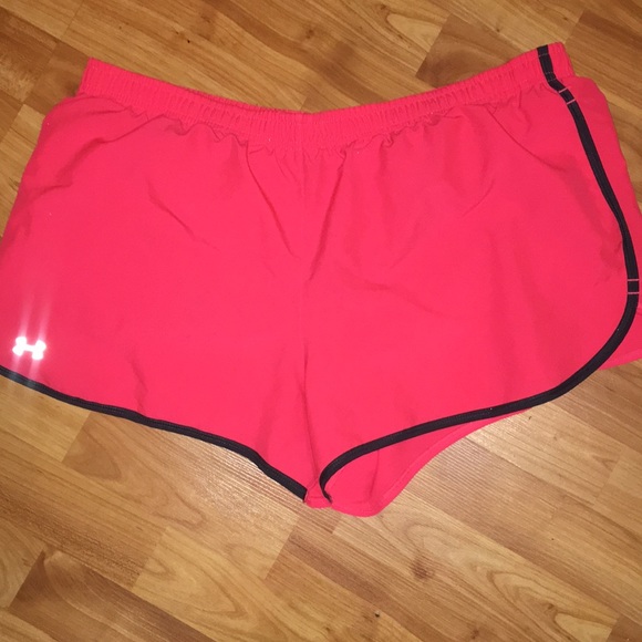 Women’s Under Armour Running Shorts - Picture 2 of 5